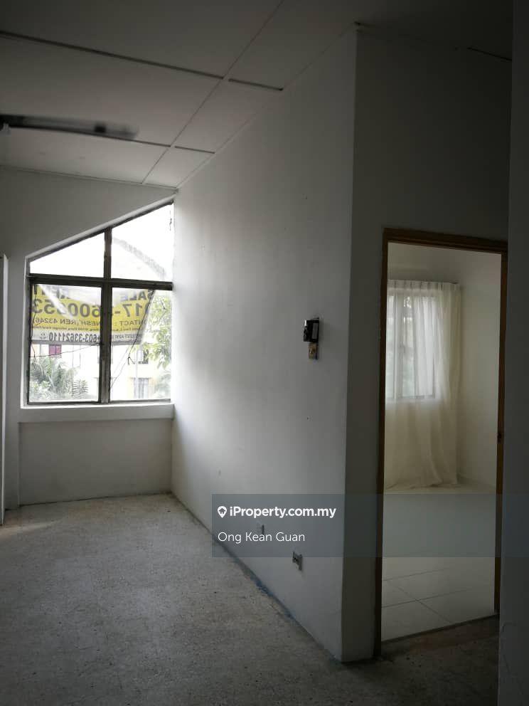 First floor shop apartment-tm sri sentosa for sale at 145k