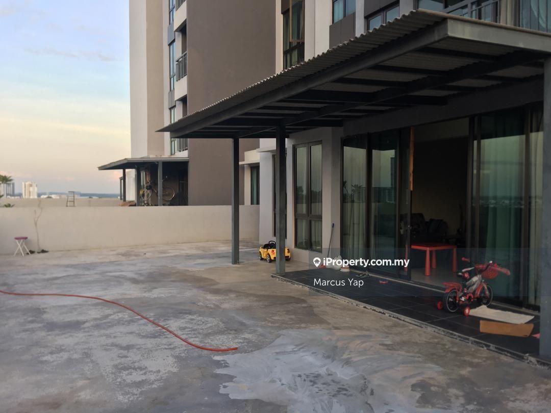 Private Garden unit with 3 car park