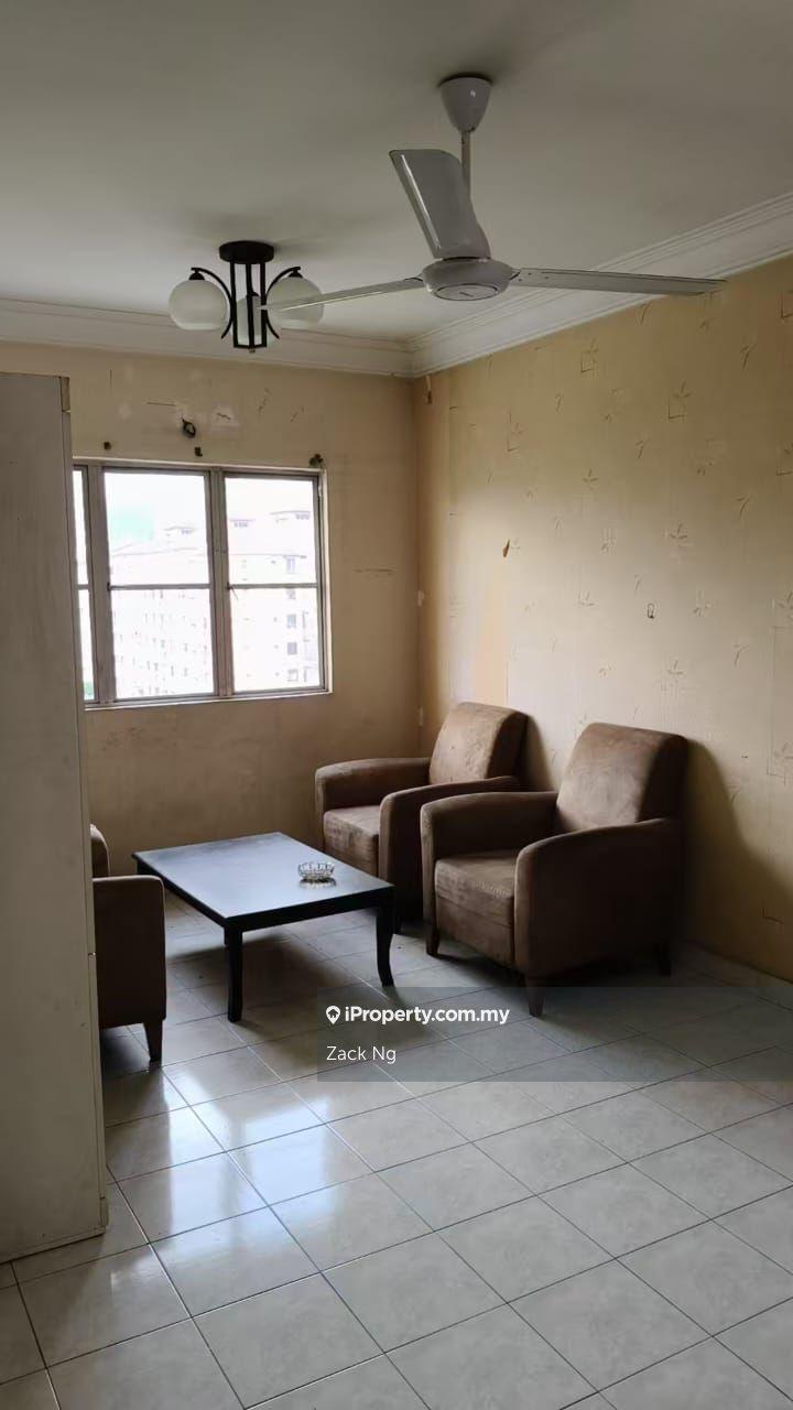 High Floor Unit with Direct Lift Access