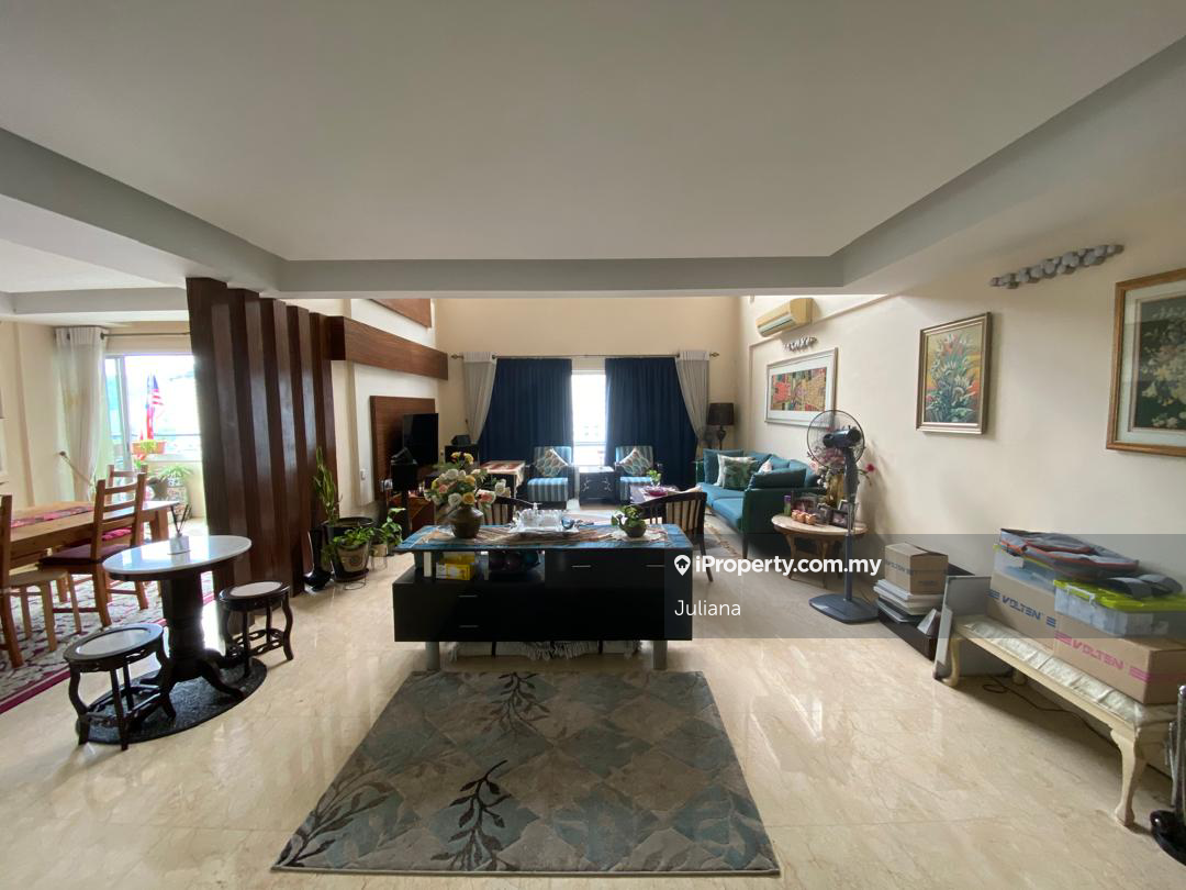 Non bumi lot beautifully renovated corner unit ready to move in