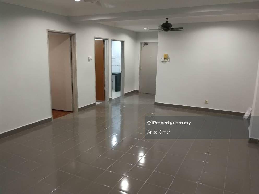 Fully furnished unit, March 2025 entrance!