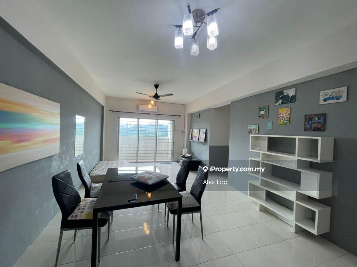 Cheap 3 room 2 baths at mid level