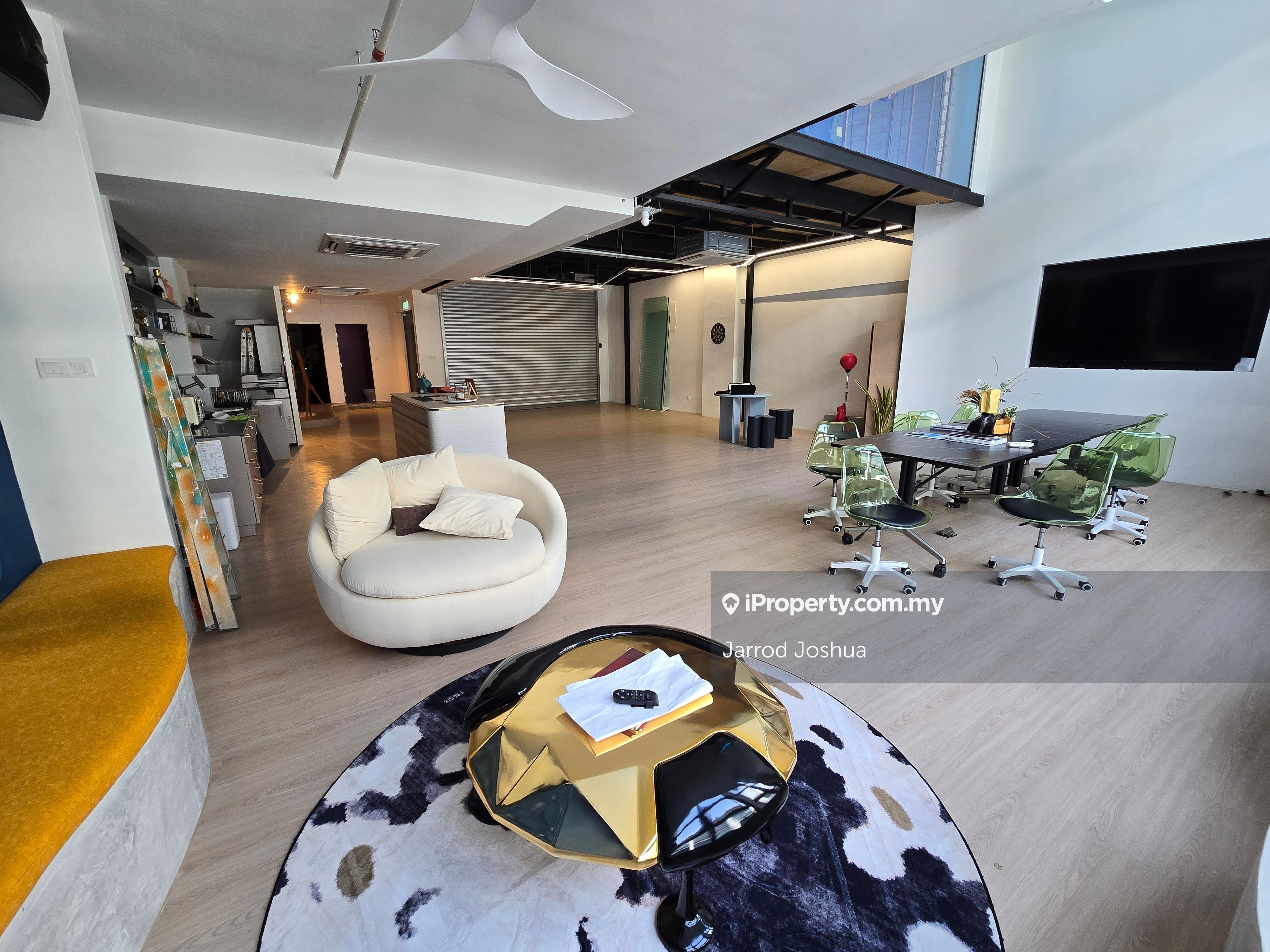 Emhub furnished flexible workspace - with many owner provided perks