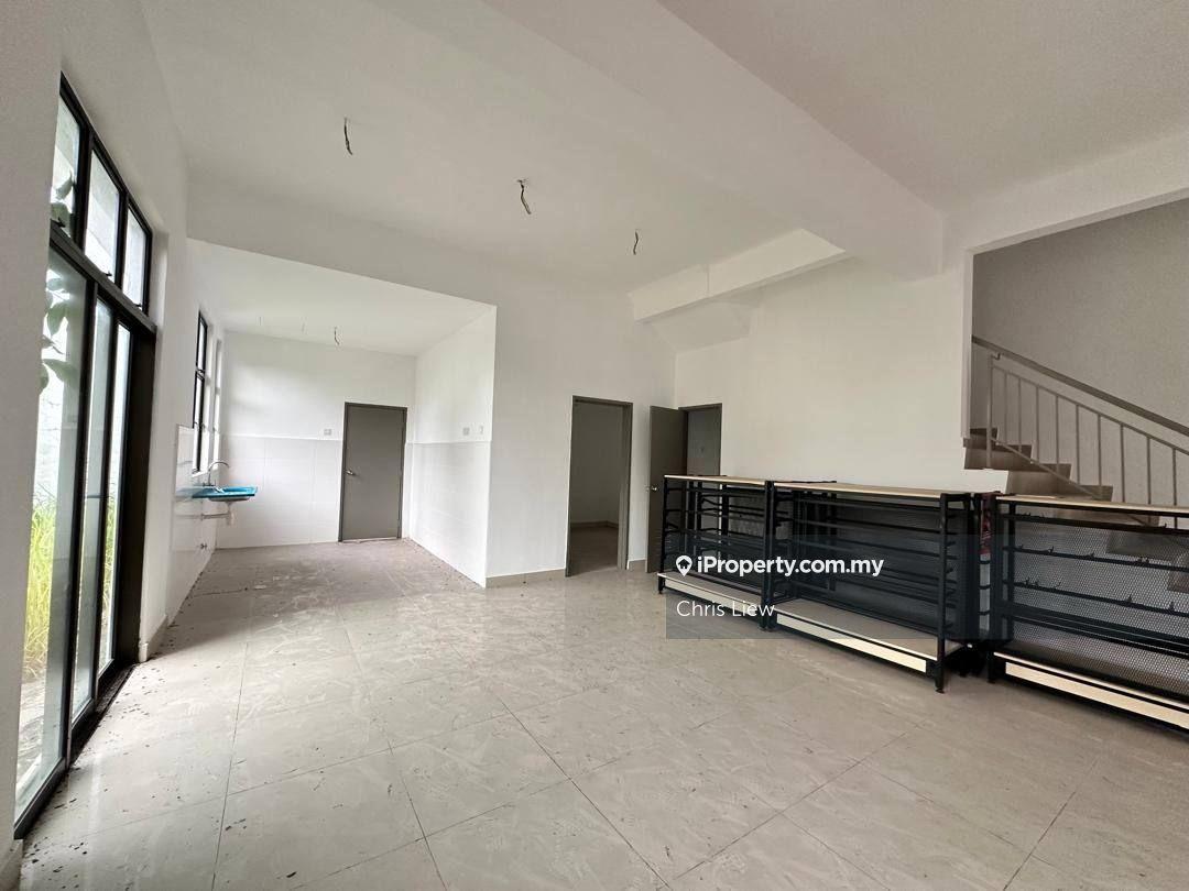 Mutiara Mas three storey corner lot cluster original condition 32x65