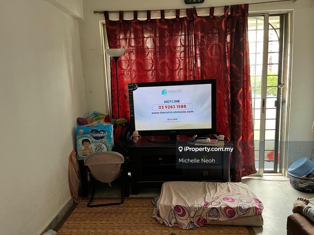 Makmur Apartment Bandar Sunway Near LRT Station and Pyramid For Sale  