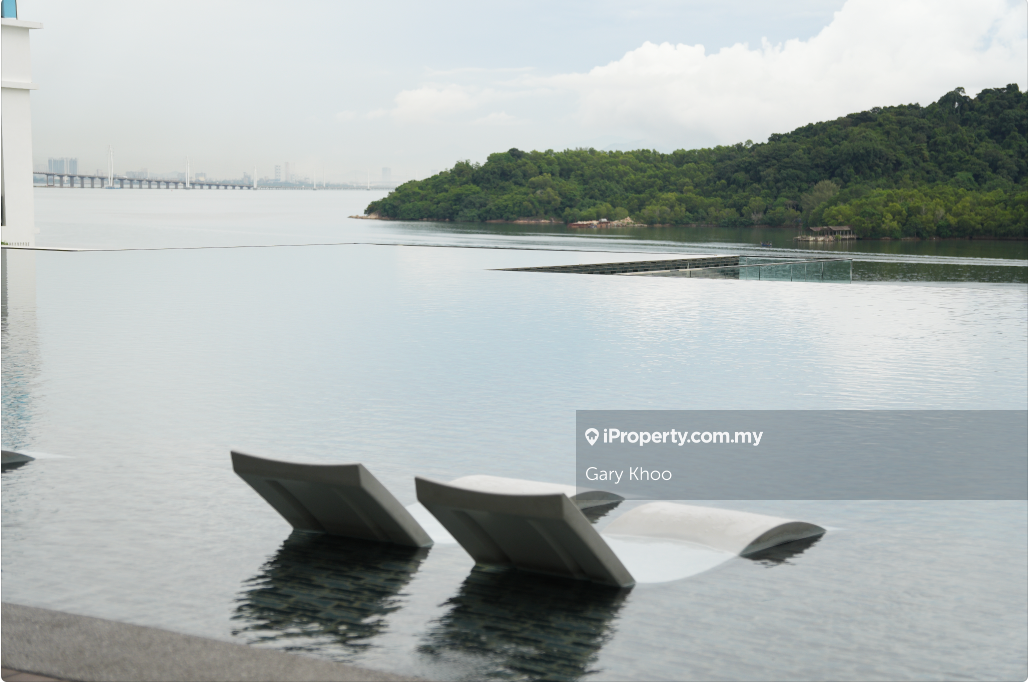 Queens Residence Fully Furnished Seafront 1200 Sqft Unit With Seaview