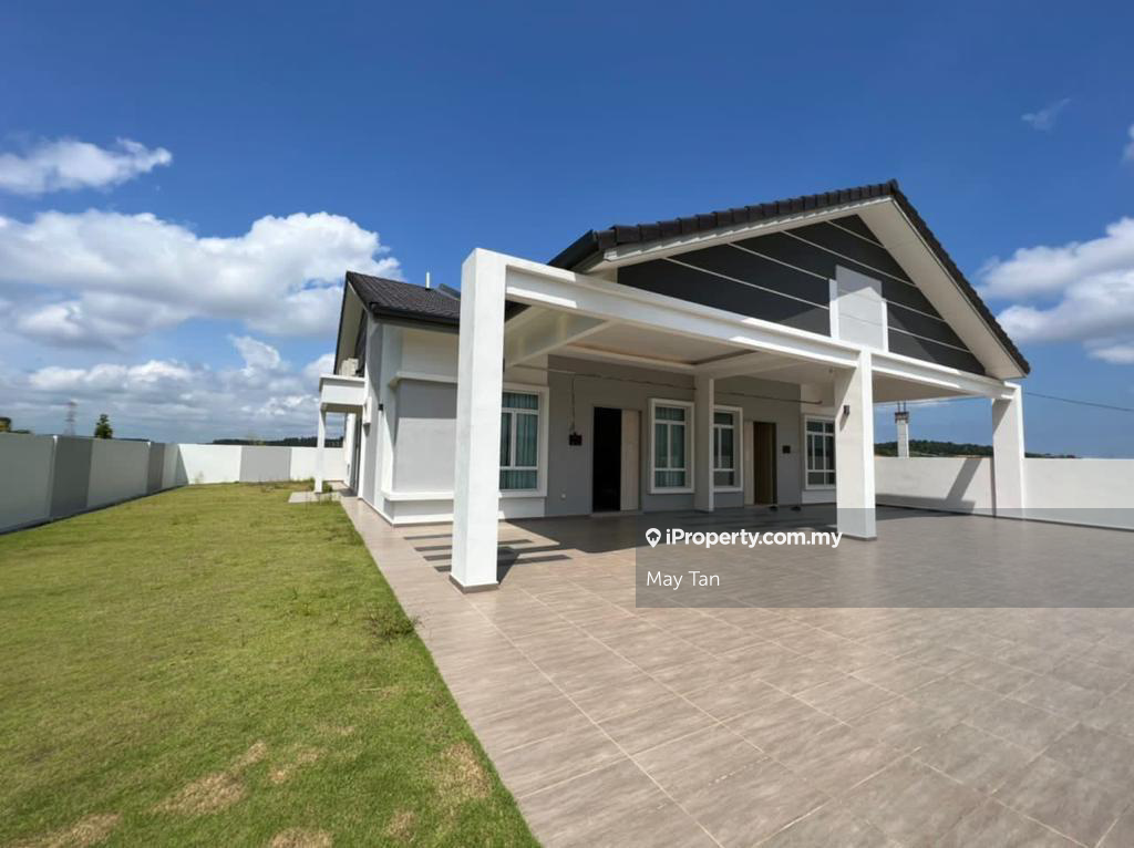 Single storey 4 room/Bumi lot special promotion /kluang