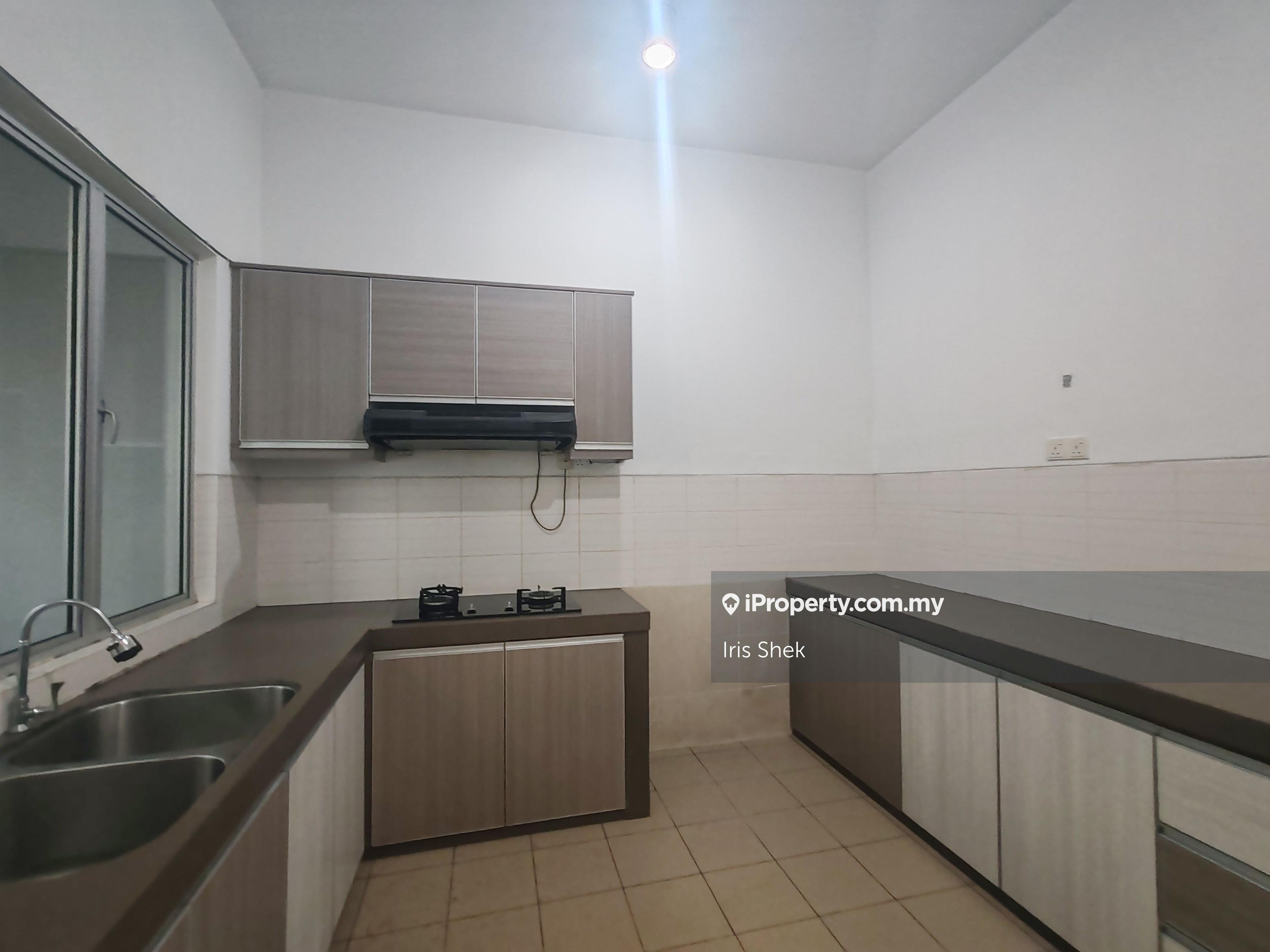 2sty Partly Furnished Alam Impian Newly painted well kept