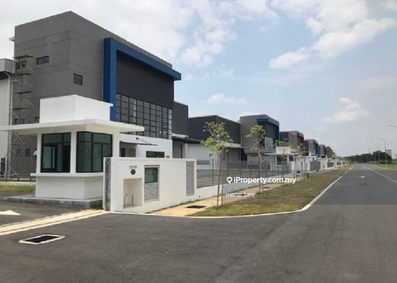 Corner unit 3.5 Storey Semi Detached Factory Bandar Puteri Puchong