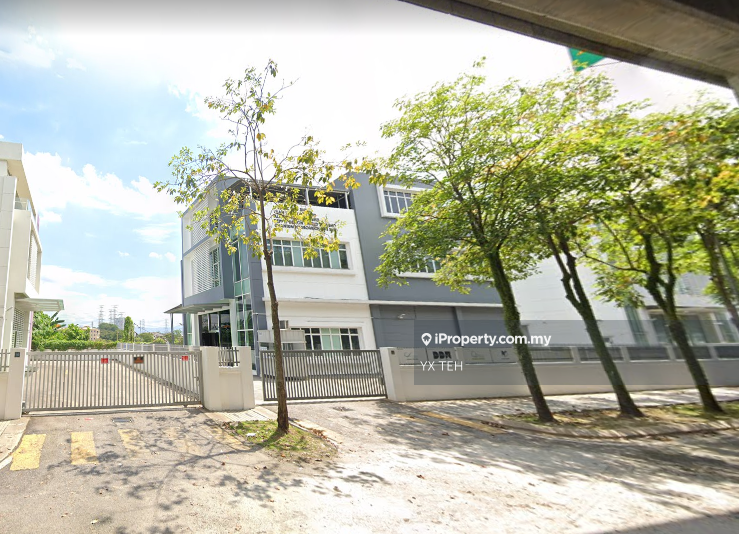 3 Storey Bungalow Factory for rent with 3 ton Cargo lift