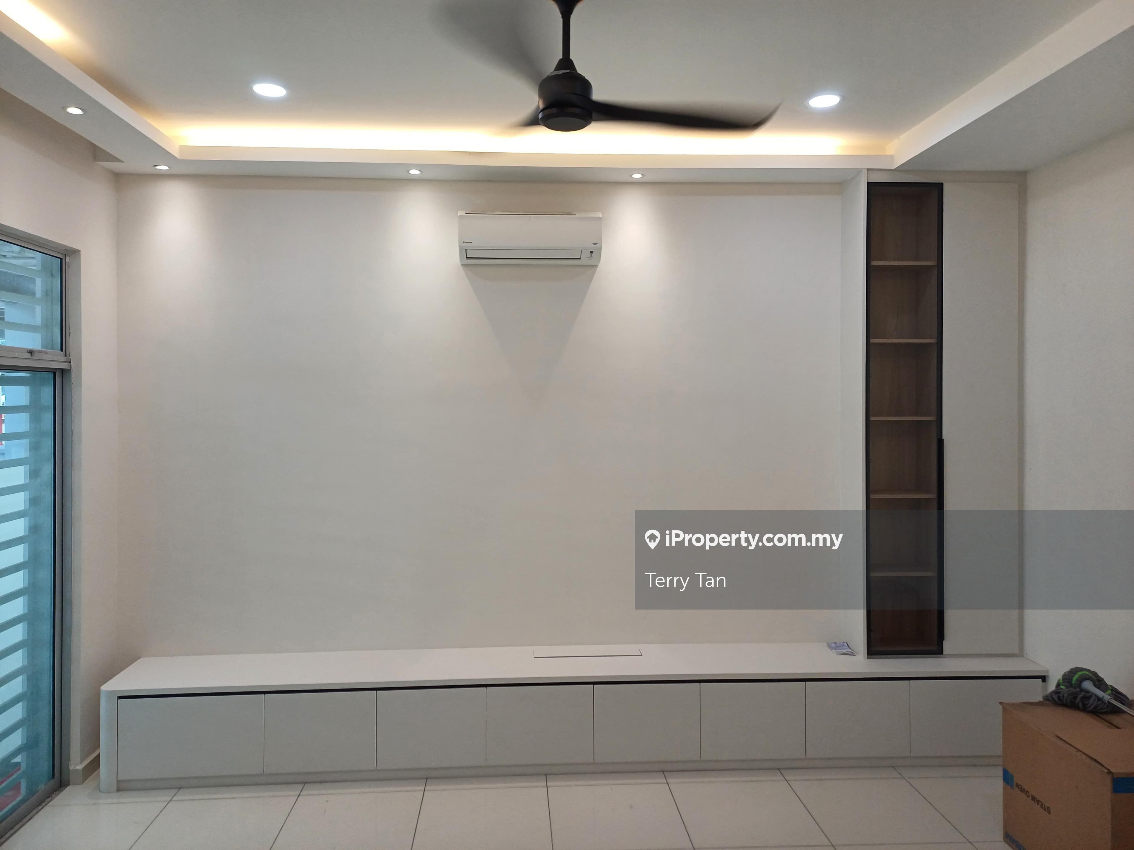 Pulai Jaya / Double Storey Terrace House / Renovated Unit