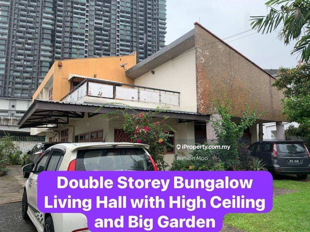 Bungalow @ Freehold @ Living hall with high ceiling with big garden
