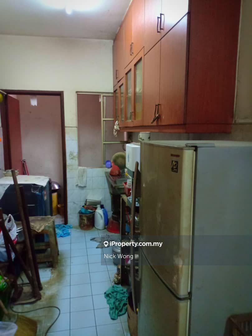 Low floor, non bumi unit