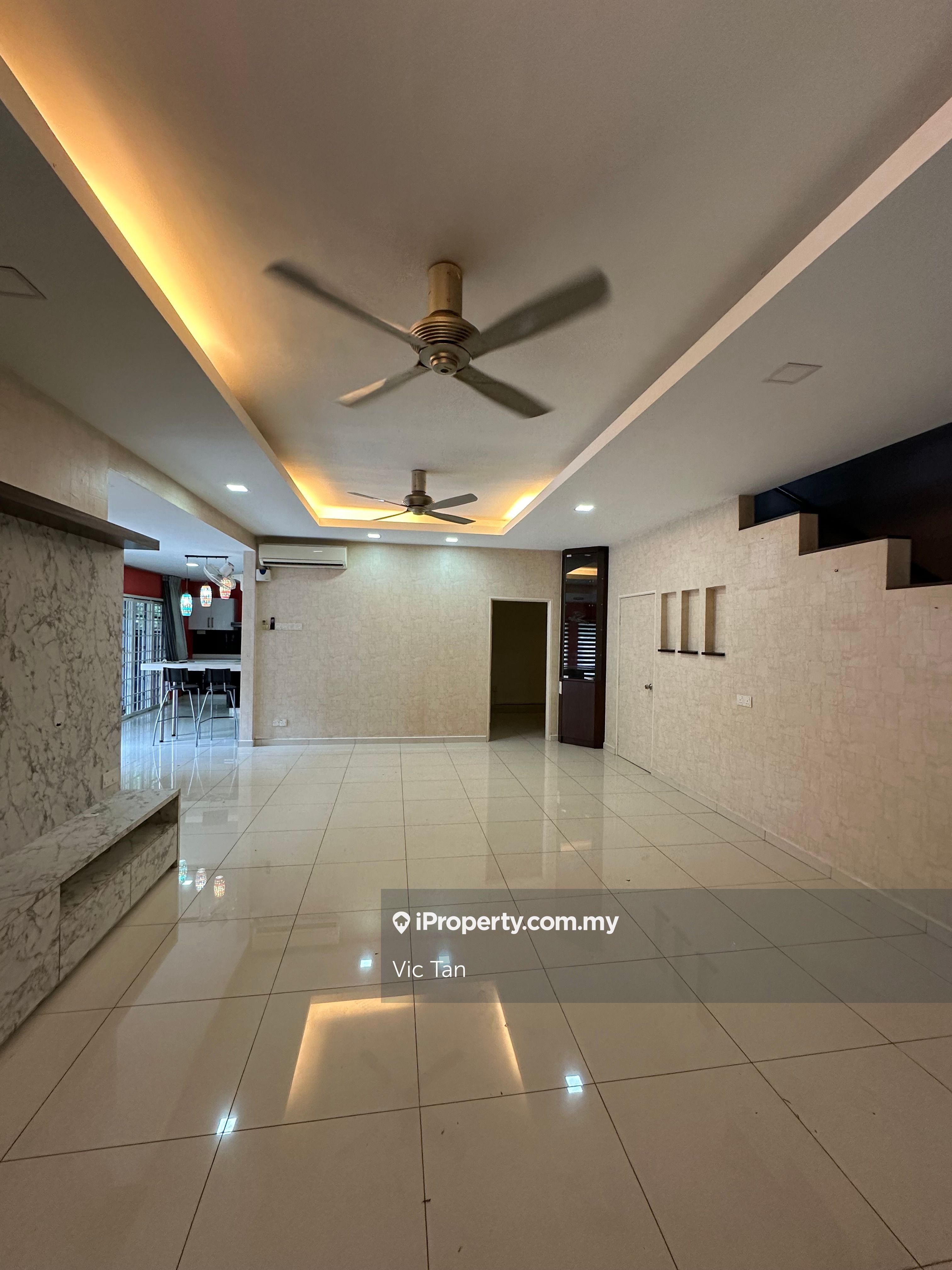 3 Storey Freehold Corner Unit with 28ft Extra Land For Sale! Near MRT!