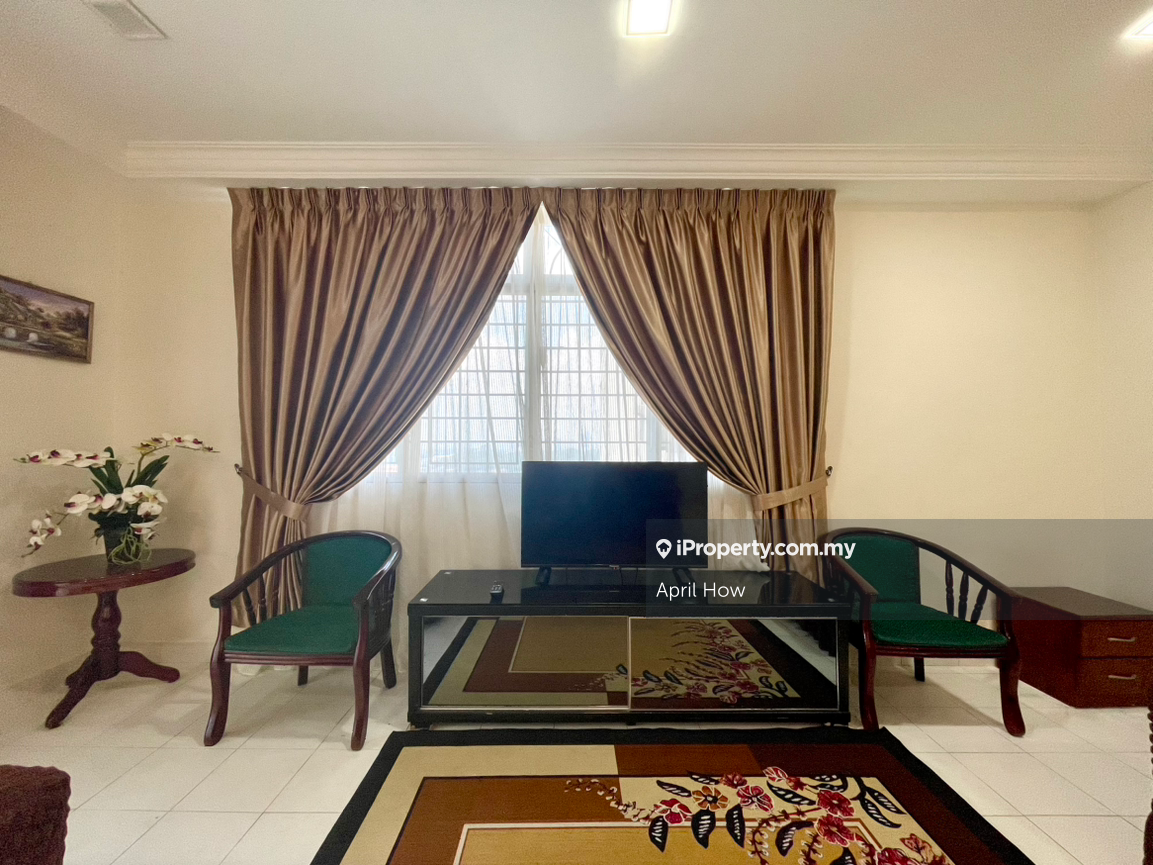 Spacious living space in decent condition w quiet & greenery view
