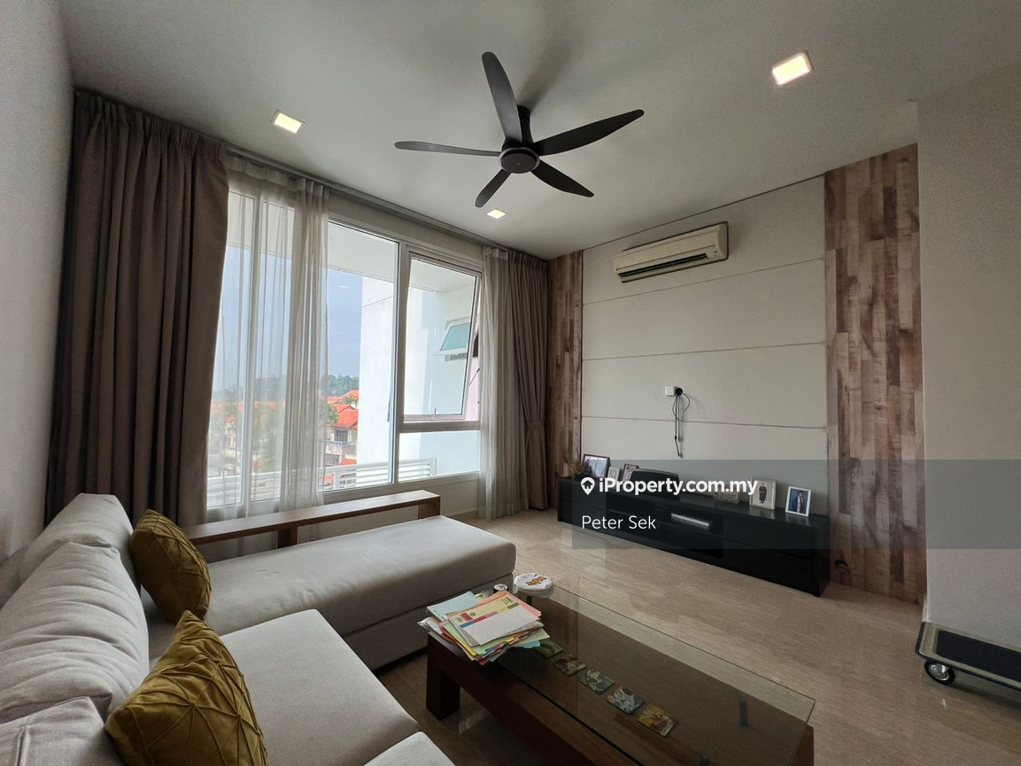 Low Density Walking Distance to Garden International School