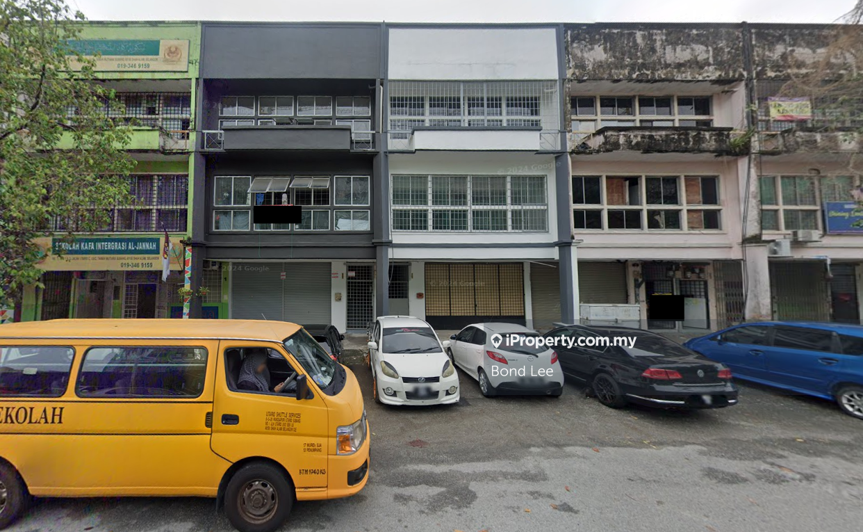 3 Storey Shop