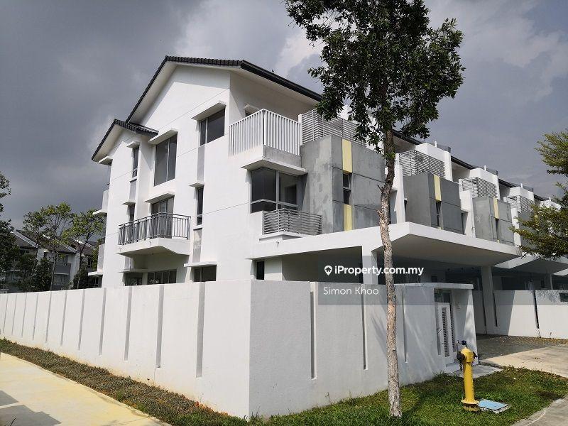 Big Land Area 3 Storey Corner Lot Near Park, Gated & Guarded