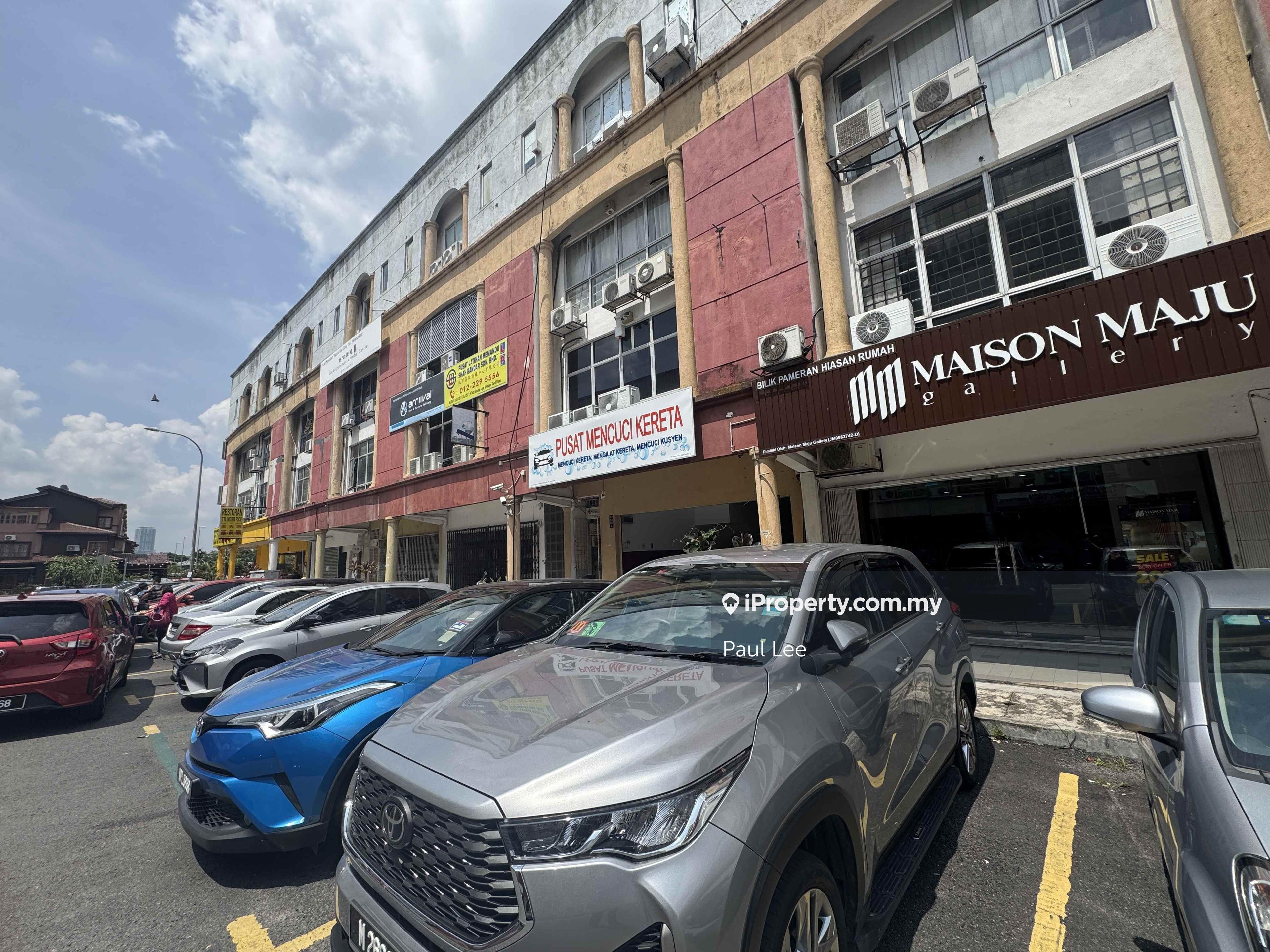 Subang Office with Lift 1650sf Furniture Regalia Business Centre Usj 1