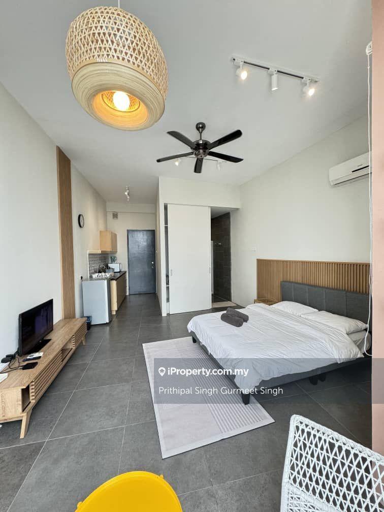 Fully Furnished Studio at Empire Damansara. Move-In Ready!