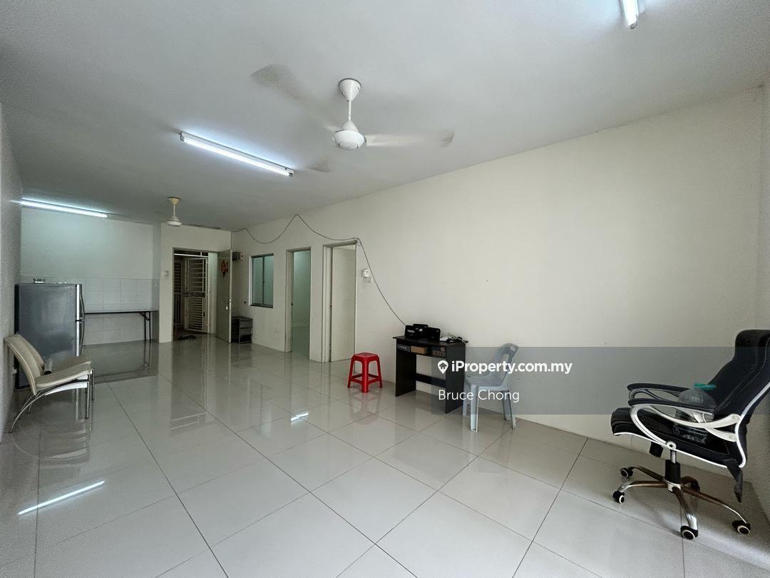 Pv16 4 Room 2 Bathroom Partially Furnished 3 Carpark for sale