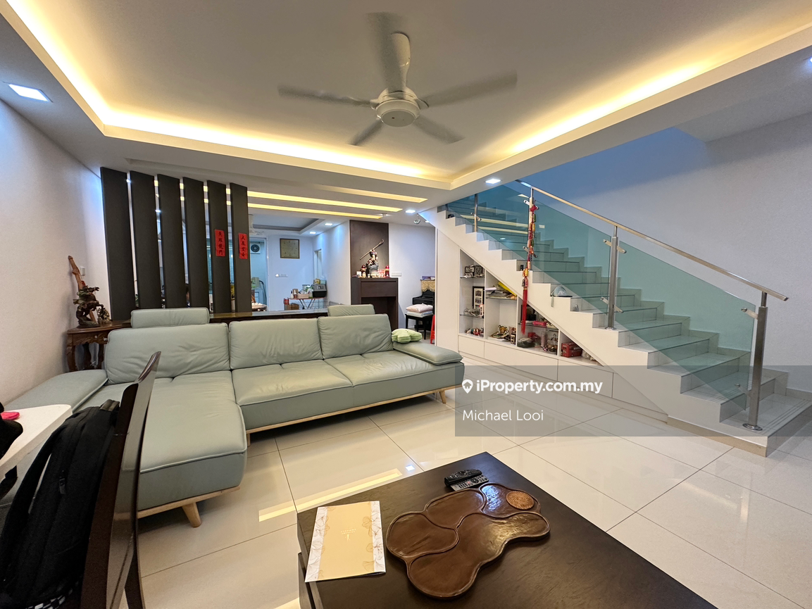 2 Storey Terrance House, The Royale