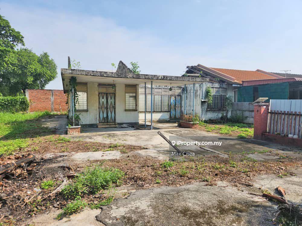 Freehold. South Direction. Strategic. Corner Lot. No Flood Area.