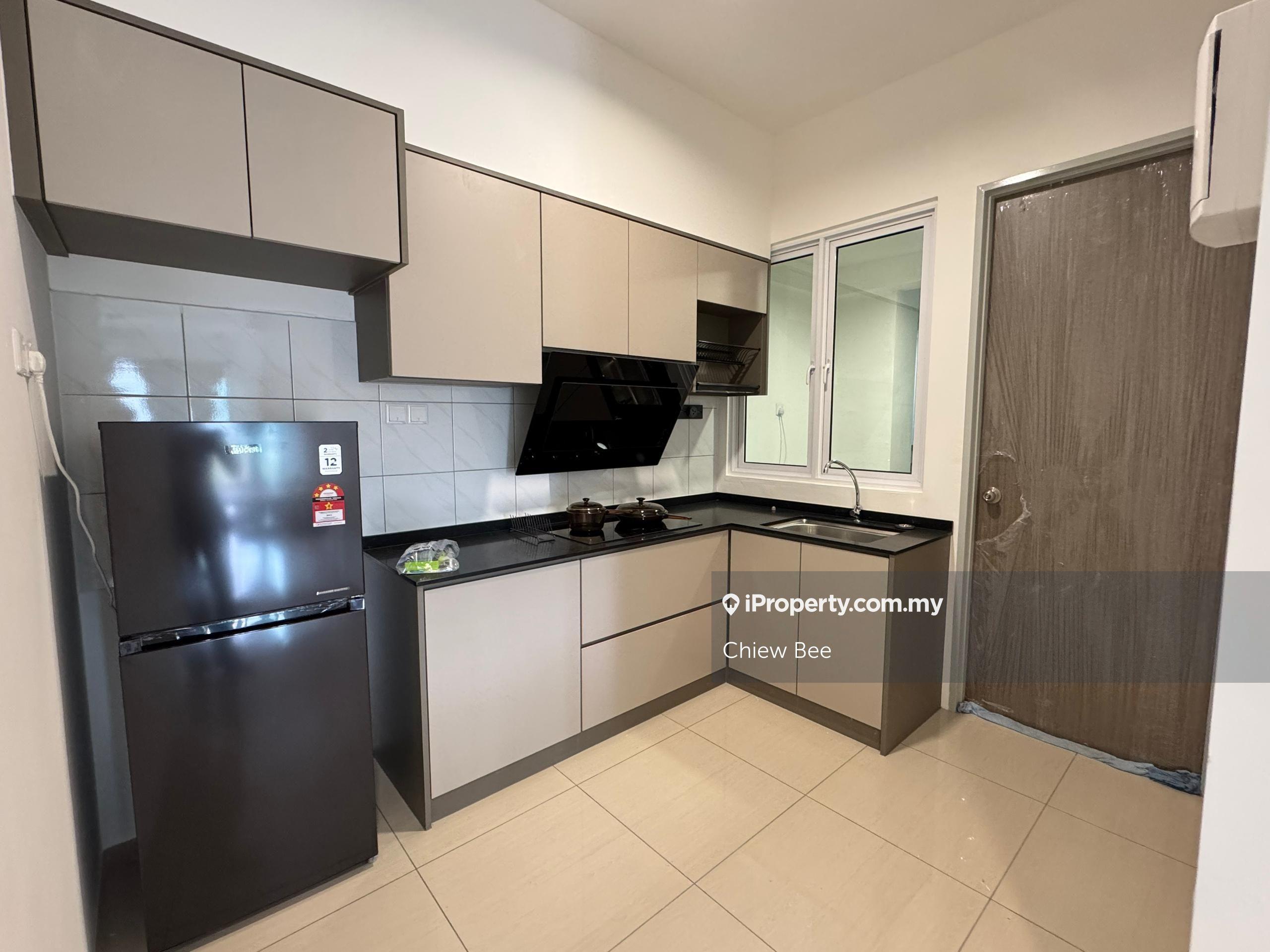 Cozy & Fully Furnished High Floor Corner Unit 1050sf 