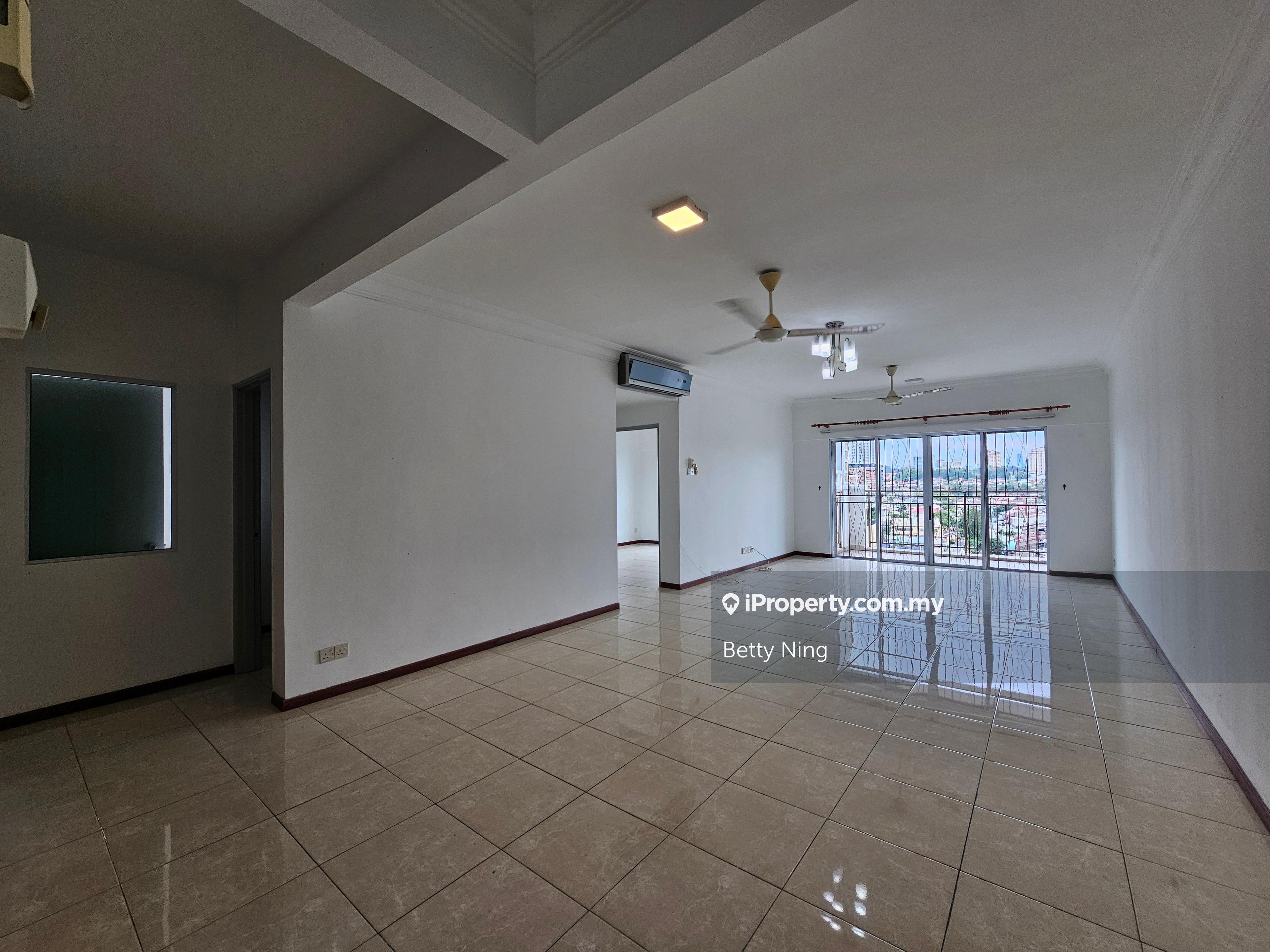 Corner unit on mid floor, well kept condition. Unblocked view