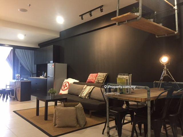 Fully Furnish Studio With Carpark include wifi