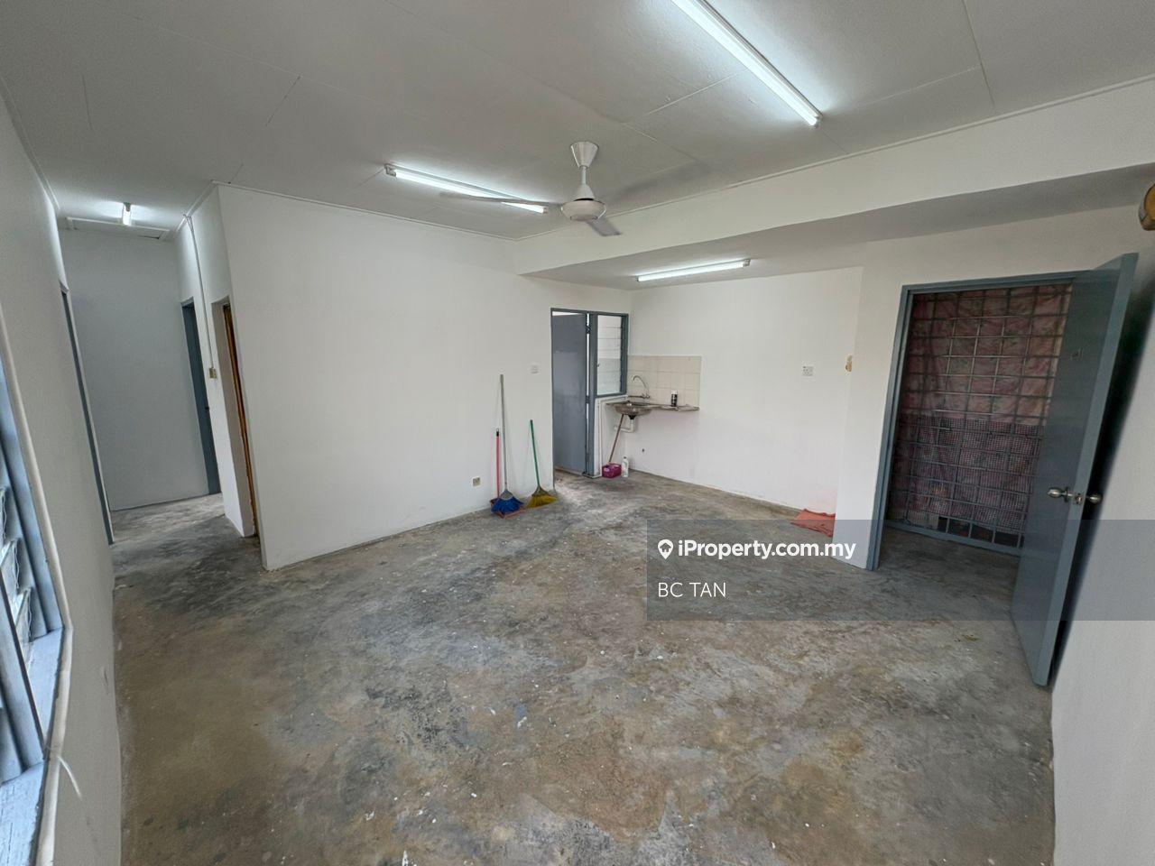 Top floor below market for sale !!