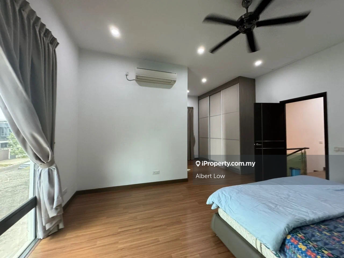 Facing lake / Fully Furnished / Clean / ready move in