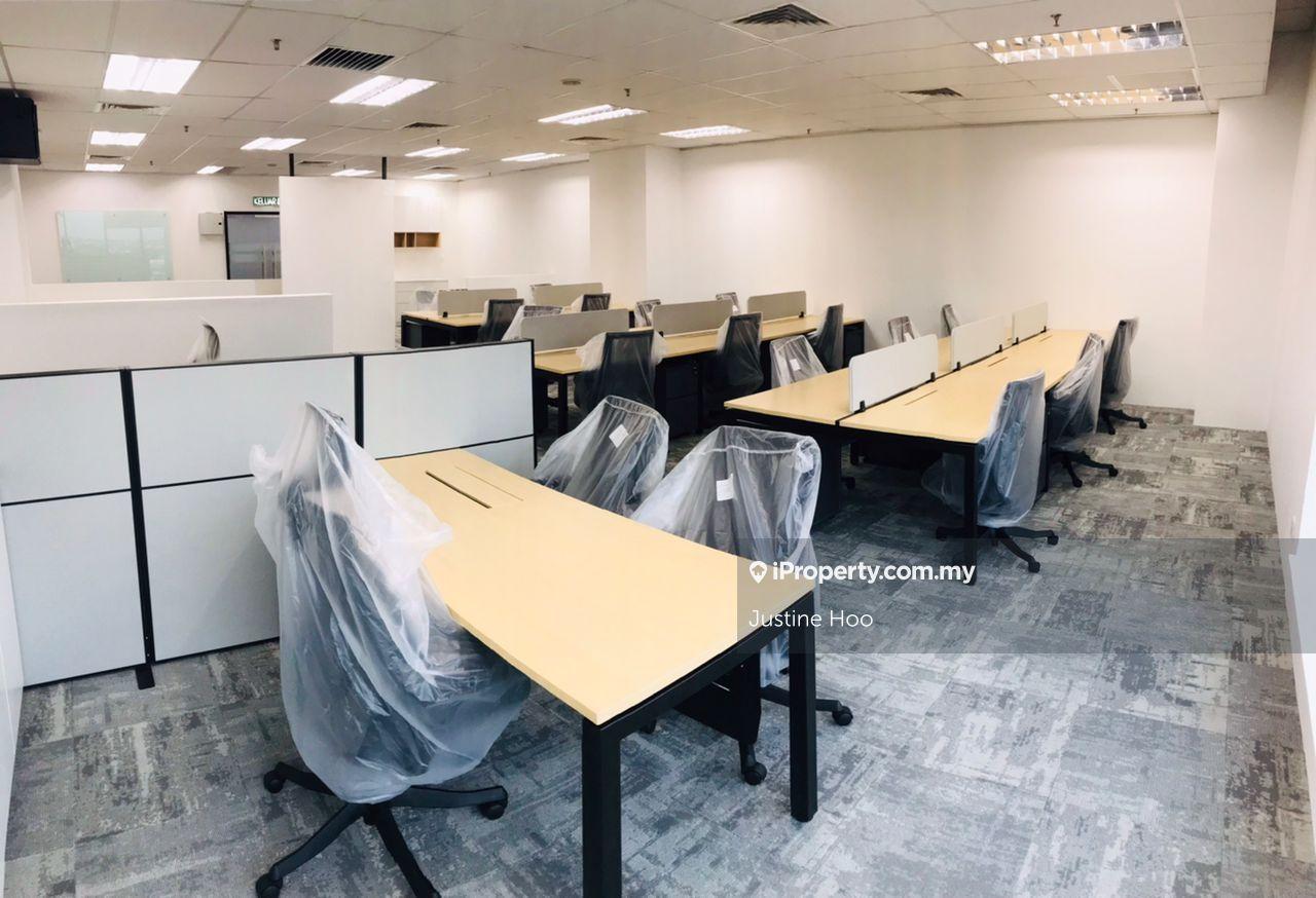 Fully furnished office Tower 2,1450  size 1450 sf 