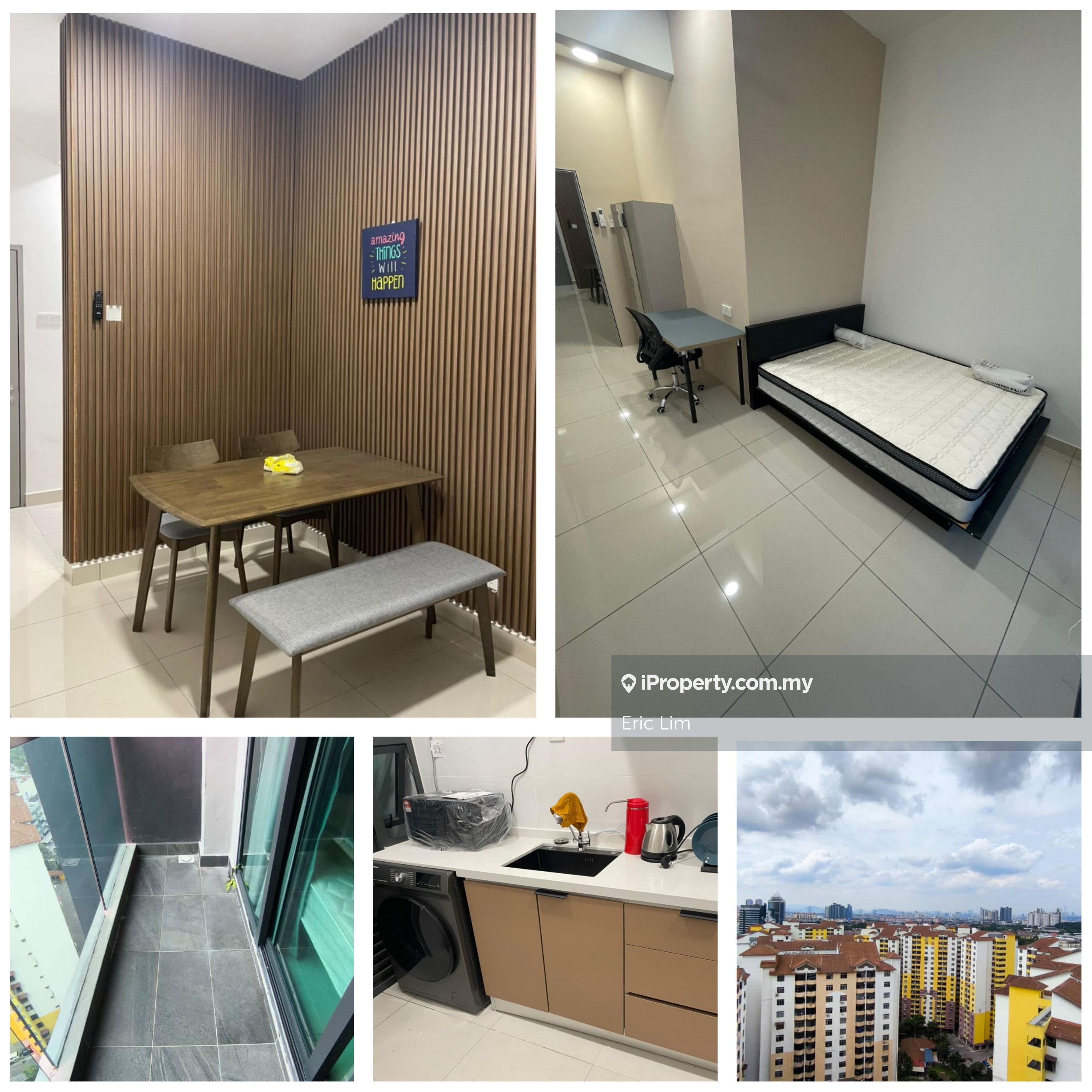 Room with Balcony - Sharing Common Bathroom 99558