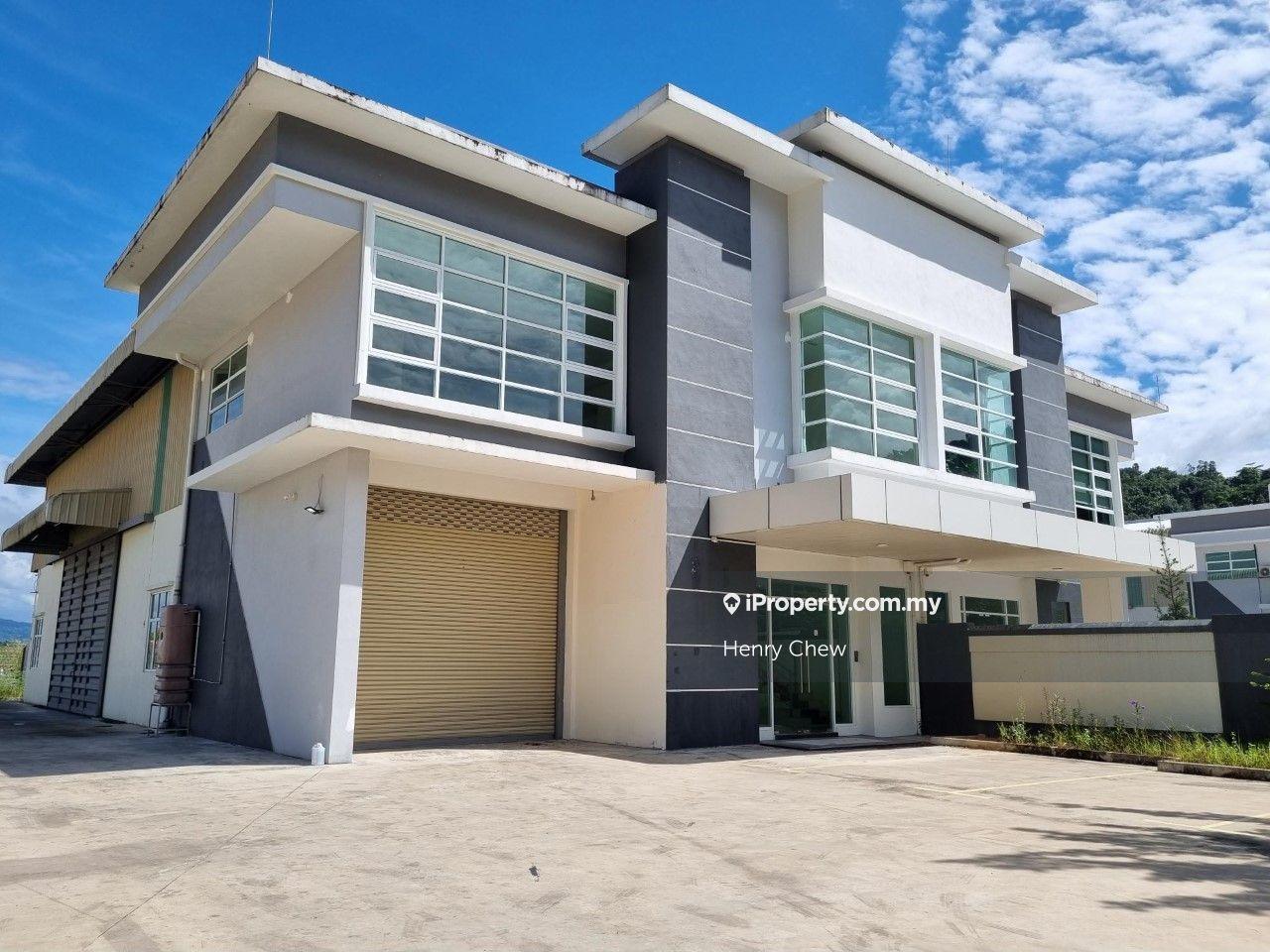 1.5 Storey Semi-D factory, well maintained at matured industrial area 