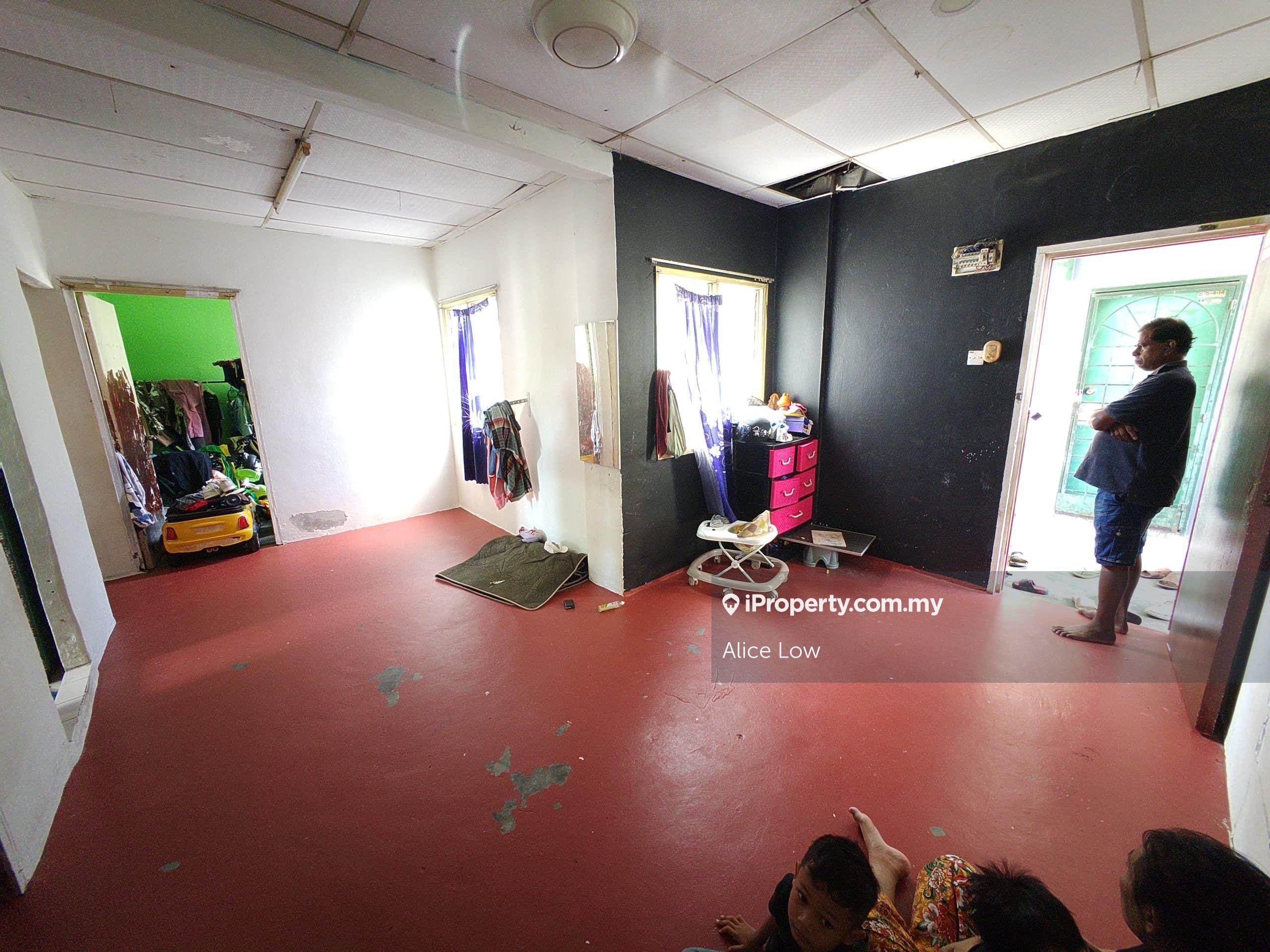 Low Cost Unit, Basic Unit, Well Kept Condition, Title Ready, View Now!