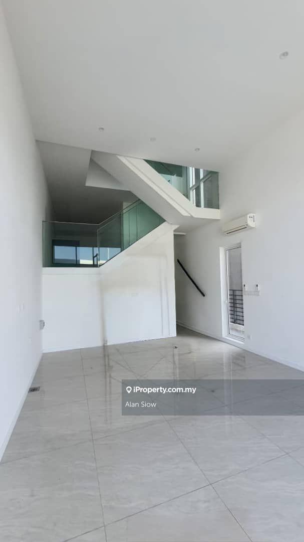 Sky-High Luxury KLCC Penthouse: Mall & Monorail Access