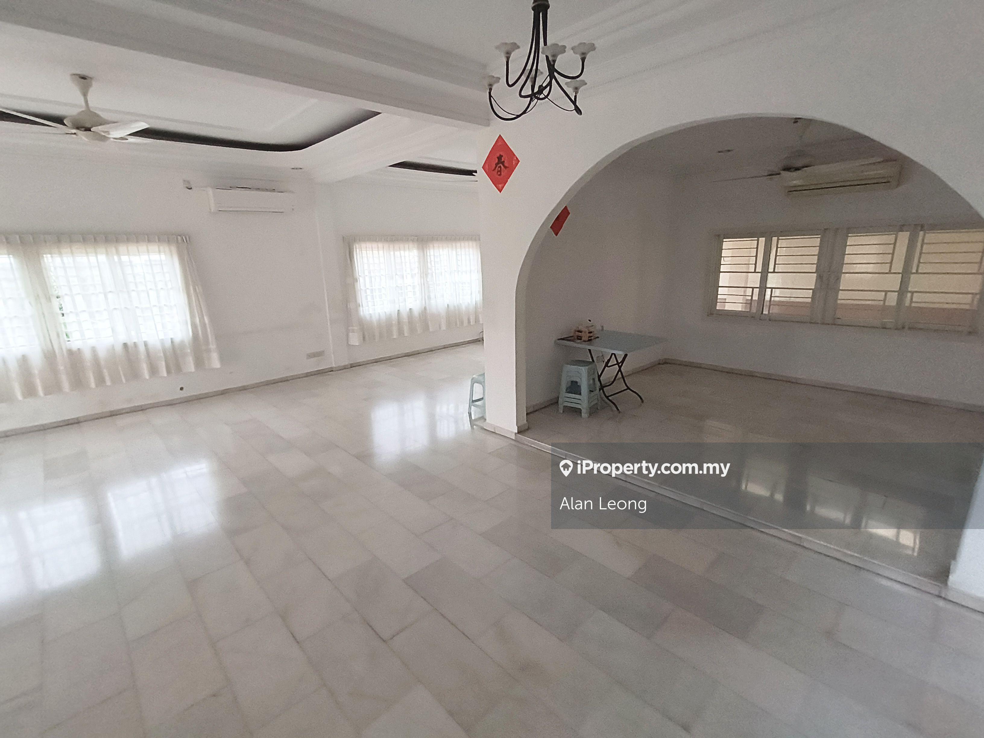 Taman pelangi jalan serampang commercial bungalow for rent