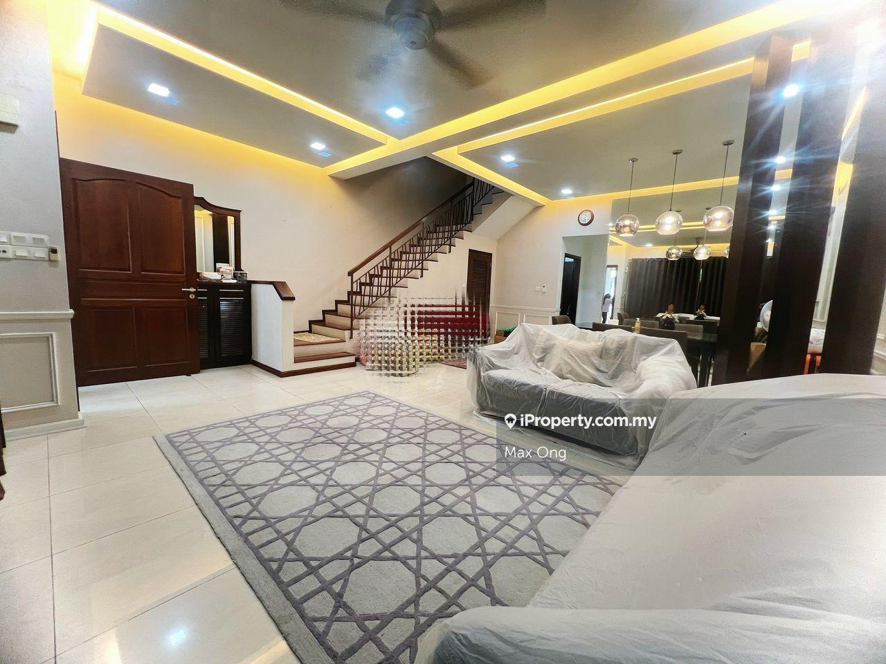 Excellent location , 2.5 Storey For Sale