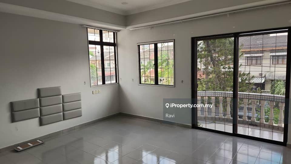 2 storey semi D jalan vethavanam Chung Hwa School
