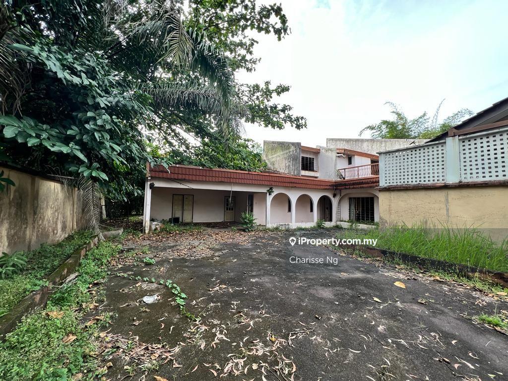 Super Cheap End lot Bungalow in Damansara heights with huge land