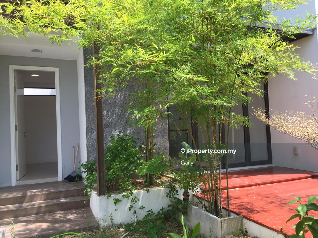 Private garden in close community near schools n mall,good security