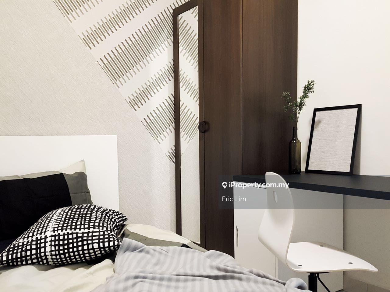 Room Rental With Interior Design Furnish Free Wifi & Weekly Cleaning 