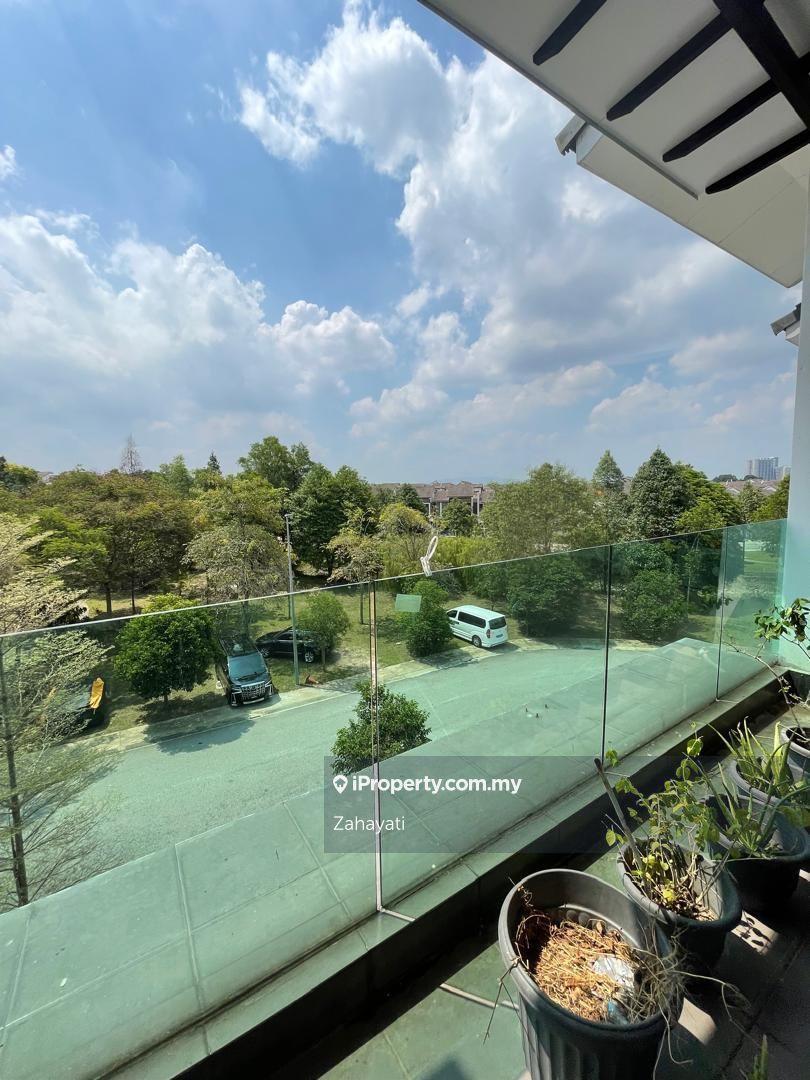 Renovated 3 Storey House in Aster Grove Denai Alam For Sale