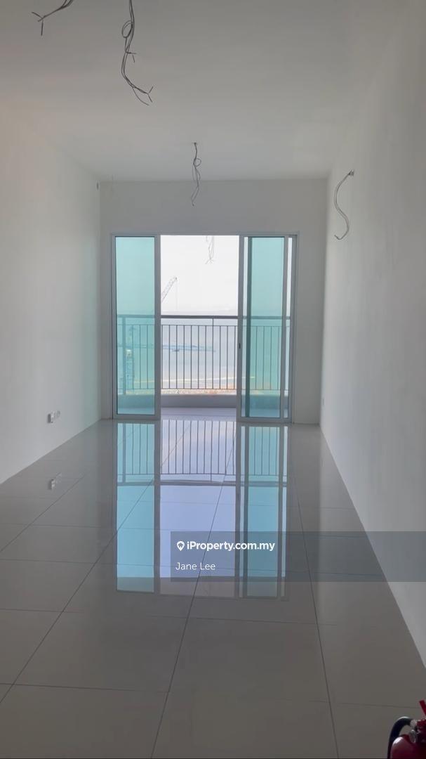 Seaview, high floor, windy and bright..