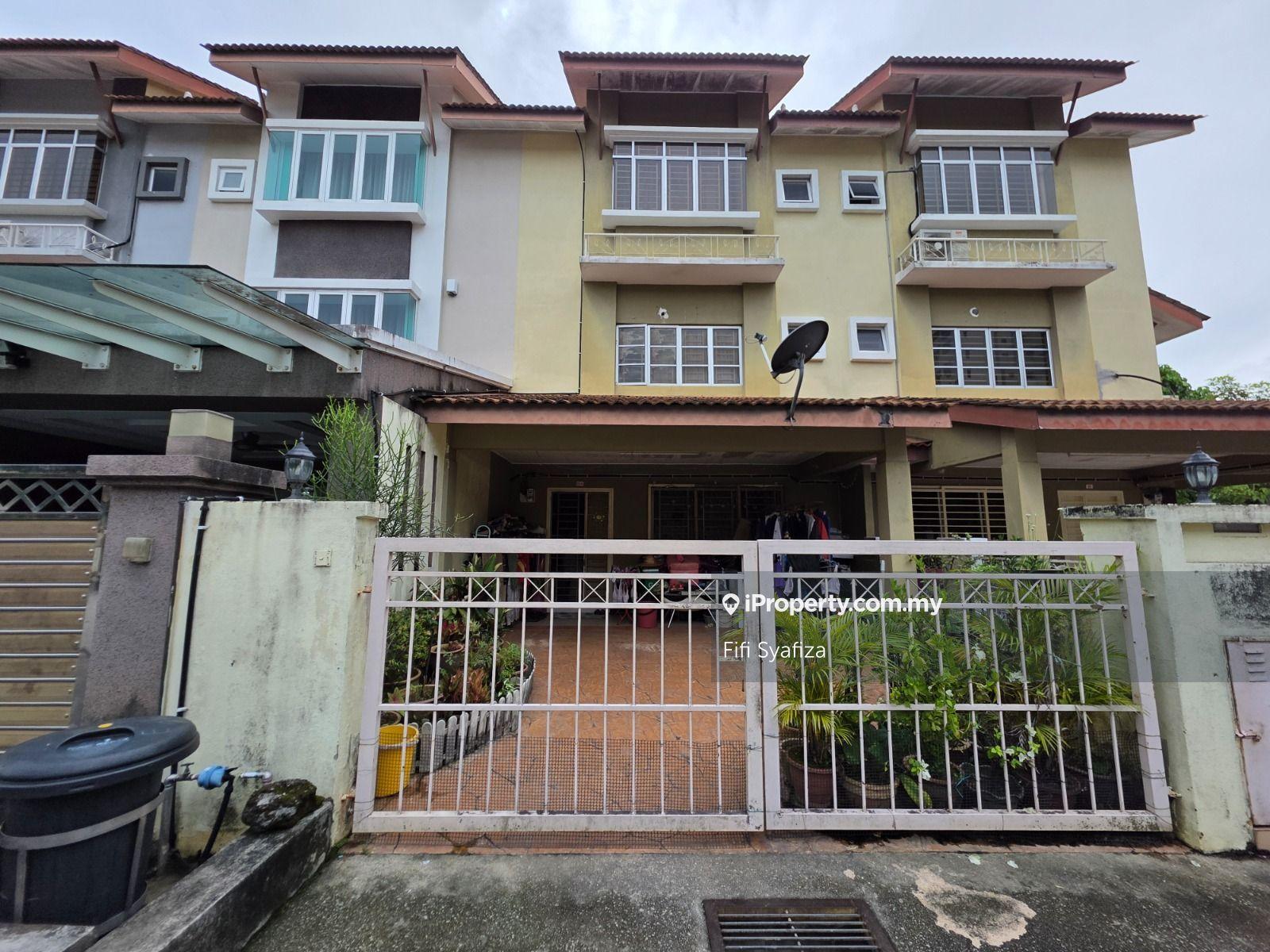 2.5 storey link terrace in Taman Kosas