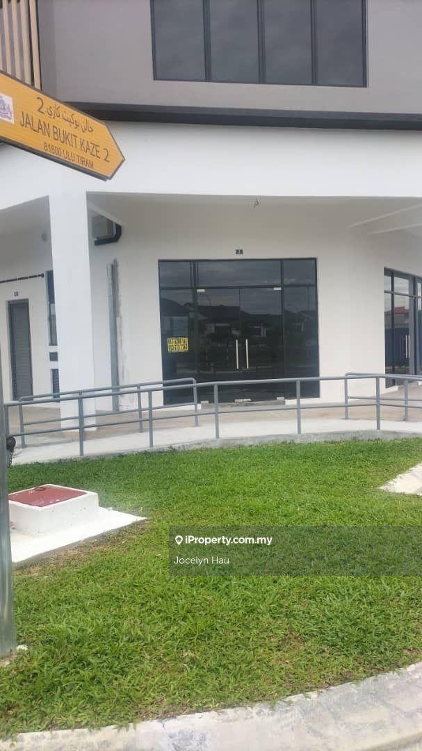 Taman Bukit Kaze, Ulu Tiram Double Storey Corner Shoplot For Rent