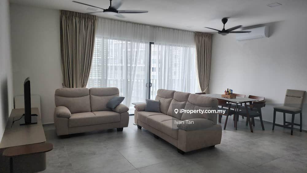 Skyvogue Condo 1400sf/Fully Furnished/ 2 Carpark/ Near Mid Valley Mall