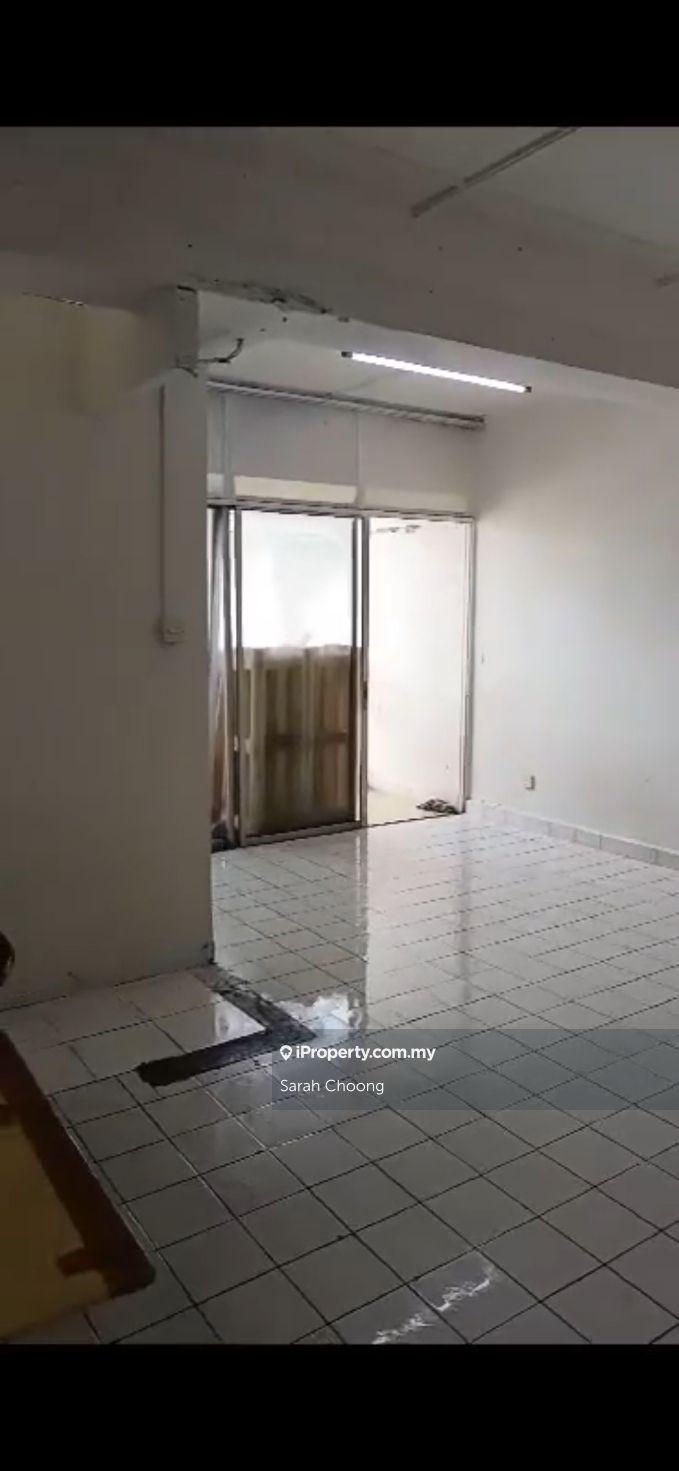 Ixora apartment pudu