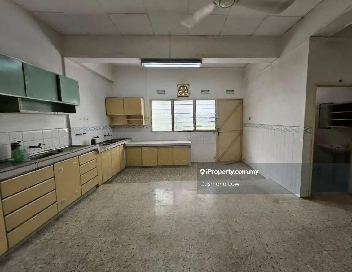 Worth Buy Unit, Facing North, Partly Renovated